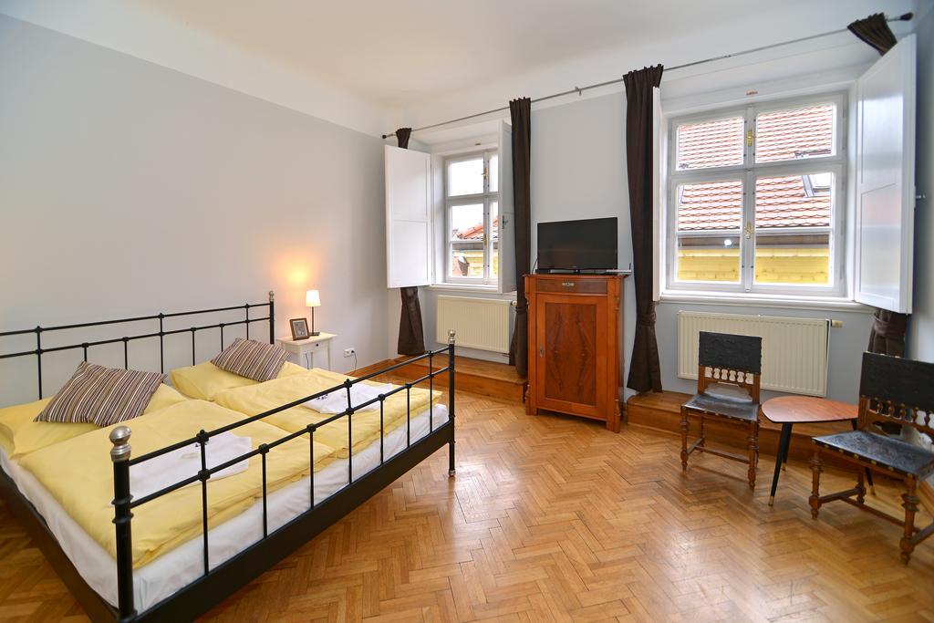 Historic Centre Apartments IV Prague Room photo